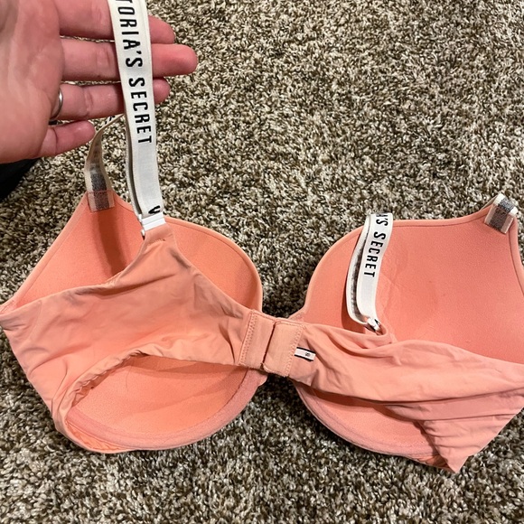3 Victoria’s Secret 34DD Bras - Picture 3 of 8